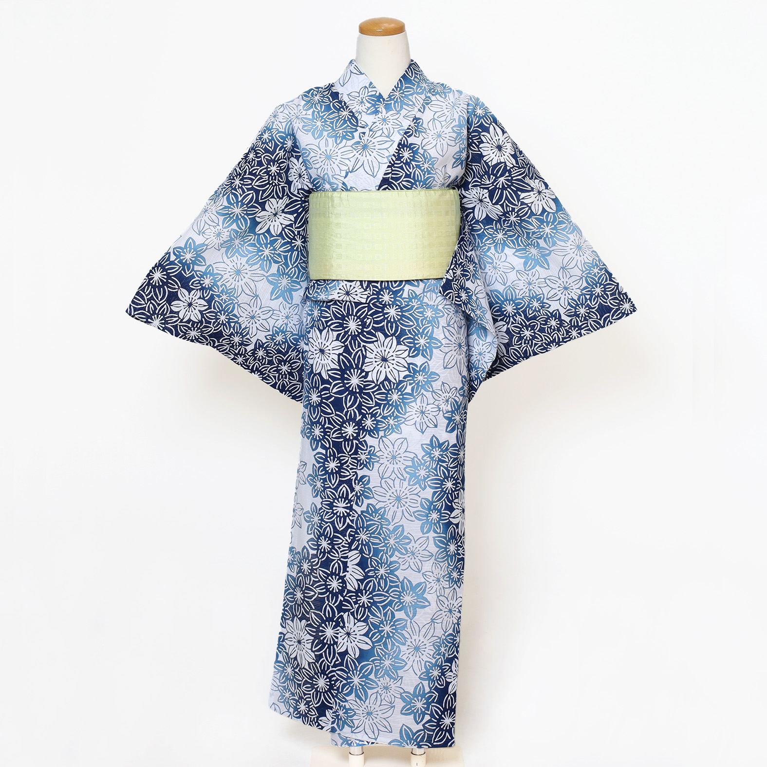 【仕立上り】【日本製】【注染(本染め)】【浴衣単品】水面に広がる花の影、ブルーグラデーションゆかた(女ゆかた/綿/Lサイズ)